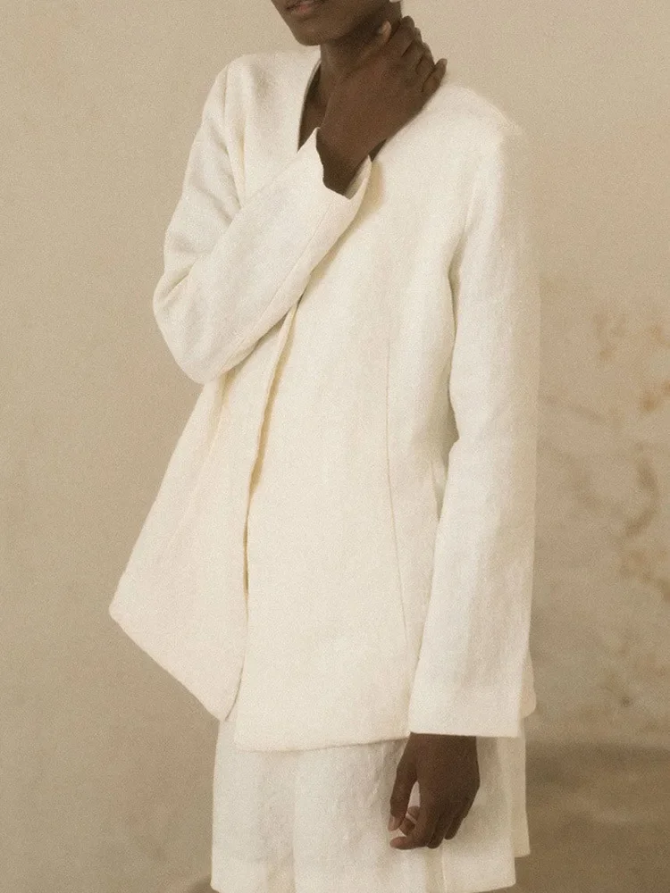 100% Linen Women's Jacket And Pants Set With Covered Buttons - Image 4